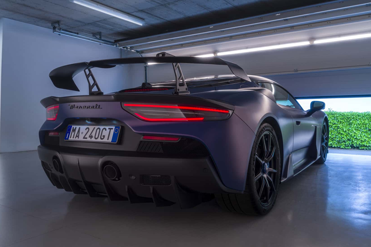 Chế độ Corsa thiết lập mọi thứ cho đường đua và có các chế độ phụ để giảm dần sự can thiệp của điện tử. Tuy nhiên, nếu khách hàng thích một trải nghiệm hiệu năng tốt hơn thì có thể lựa chọn gói Performance Pack với chế độ lái Corsa Evo.