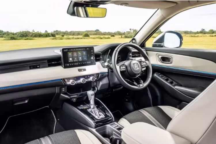 Về trang bị an toàn, Honda HR-V 2024 cũng được bổ sung thêm một số tính năng hỗ trợ lái xe như hệ thống camera đa góc nhìn, chức năng hỗ trợ lái xe khi tắc đường nâng cao.