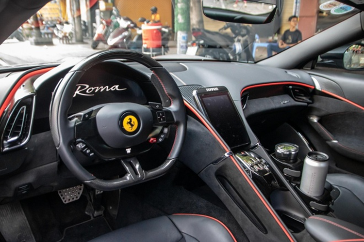 Ferrari Roma đã được giới thiệu vào cuối tháng 11 năm 2019, đây là chiếc Coupe 2+2 hoàn toàn mới được ra mắt trong một sự kiện diễn ra ở Roma, Ý với mang thiết kế cổ điển của những năm 1950 và 1960 được hãng siêu xe Ý gọi là “La Dolce Vita”.