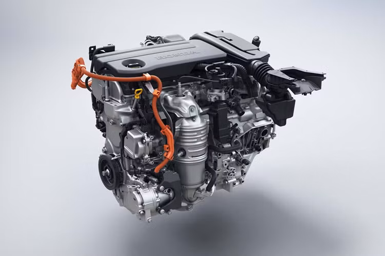 Phiên bản Hybrid này của xe cũng sẽ được trang bị phanh tái sinh, đồng thời hệ thống treo được điều chỉnh để giúp cải thiện chất lượng lái đồng thời giảm tiếng ồn. Honda cho biết các phiên bản hybrid có khả năng cách âm khoang nội thất tốt nhất trong tất cả các mẫu Civic.