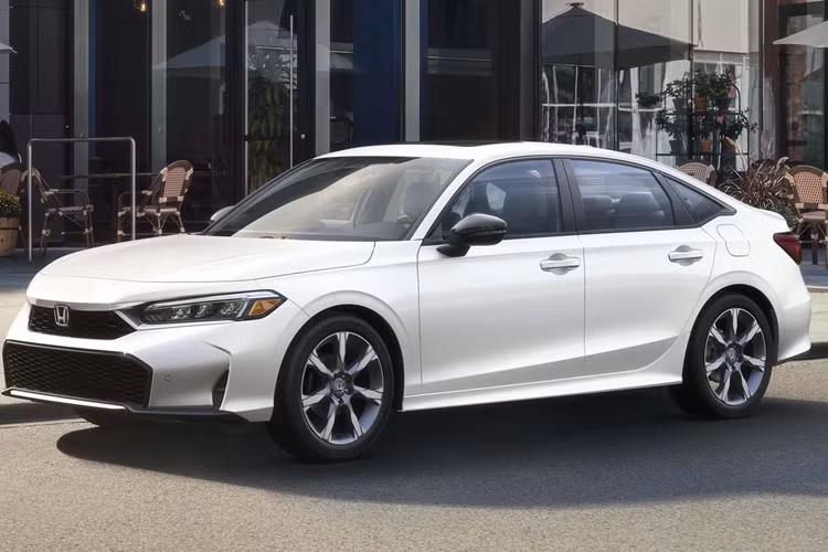 Honda không cung cấp thông tin chi tiết về hệ truyền động điện khí hóa, tuy nhiên thương hiệu cho biết đây là thiết lập động cơ điện kép hoạt động với động cơ 4 xi-lanh chu trình Atkinson 2.0 lít, tạo ra công suất tổng hợp 200 mã lực và mô-men xoắn cực đại 315 Nm.