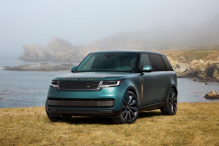 Tại Tuần lễ xe hơi Monterey, Land Rover đã bất ngờ công bố ra mắt Range Rover SV Carmel Edition mới. Phiên bản đặc biệt này được lấy cảm hứng từ những cánh rừng và vách đá ven biển gần Carmel, California và chỉ được sản xuất với số lượng giới hạn 17 chiếc.