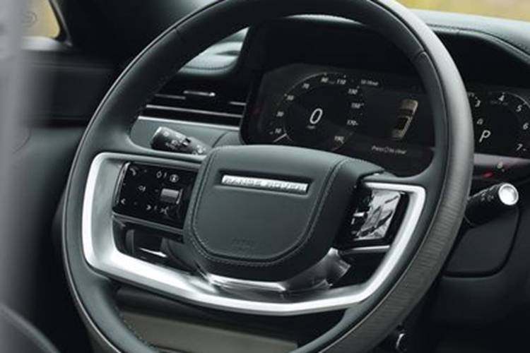 Theo đó, mỗi khách hàng sẽ nhận được một chuyến trải nghiệm lắp gậy chuyên nghiệp dành cho hai người tại Titleist. Ngoài ra, với mỗi chiếc Range Rover SV Carmel Edition được bán ra, hãng cũng sẽ quyên góp 5.000 USD cho quỹ Del Monte Forest Conservancy.