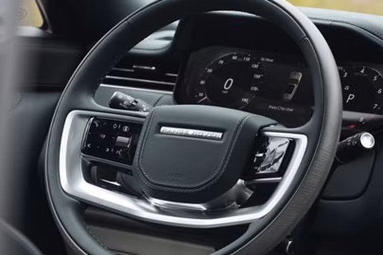 Theo đó, mỗi khách hàng sẽ nhận được một chuyến trải nghiệm lắp gậy chuyên nghiệp dành cho hai người tại Titleist. Ngoài ra, với mỗi chiếc Range Rover SV Carmel Edition được bán ra, hãng cũng sẽ quyên góp 5.000 USD cho quỹ Del Monte Forest Conservancy.