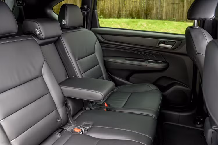 Nhờ đó, trong thời gian qua, mẫu xe này có doanh số khá khả quan. Trong tháng 12/2023, hãng Honda đã bán được 706 chiếc BR-V cho khách hàng trong nước, tăng 29,7% so với tháng liền trước. Cộng dồn cả năm 2023, người Việt đã mua 3.047 chiếc Honda BR-V.