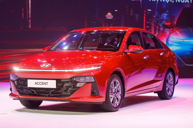 Bên cạnh đó, khách hàng mua Hyundai Grand i10 còn được tặng 1 năm bảo hiểm vật chất trong thời gian này. Đây có vẻ là động thái giải phóng hàng tồn để chuẩn bị đón phiên bản mới của mẫu xe hạng A này. Theo một số nguồn tin, Hyundai Grand i10 2024 sẽ chính thức ra mắt thị trường Việt Nam trong tháng 6 này.