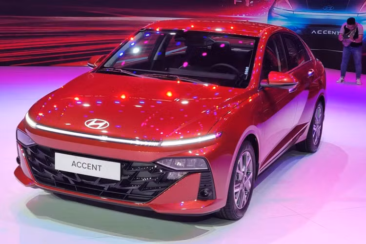 Các mức lãi suất ưu đãi khi mua các xe này sẽ chỉ được áp dụng nếu khách hàng vay mua xe tại Ngân hàng thương mại cổ phần Ngoại thương Việt Nam (VCB), Ngân hàng Thương mại cổ phần Quốc Tế Việt Nam (VIB), Ngân hàng TMCP Thịnh Vượng và Phát triển (PG Bank) và Ngân hàng Thương mại cổ phần Việt Nam Thịnh Vượng (VPB).