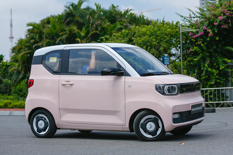 Điều đáng nói là giá cập bến cuối cùng của ôtô xuất khẩu bao gồm các loại thuế liên quan, phí vận chuyển, phí cấp giấy phép địa phương, v.v. Tuy nhiên, giá xe Wuling Hongguang MINI EV tại Mỹ được Chu Lê công bố lần này cao hơn giá trong nước khoảng 7 lần.