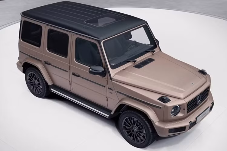 Được biết, Mercedes-Benz G500 Stronger Than Diamonds chỉ được sản xuất giới hạn khoảng 300 chiếc. Xe có giá khởi điểm khoảng 170.000 Euro (4,46 tỷ đồng), cao hơn 1 tỷ đồng so với G500 phiên bản tiêu chuẩn.