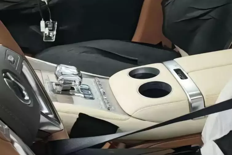 Theo đánh giá, ngoại hình của Denza Z9 GT có thiết kế rất năng động. Dòng Z là dòng sedan thuộc gia đình Denza. Số 9 tượng trưng cho mẫu xe chủ lực, hậu tố GT là tên viết tắt tiếng Anh của Grand Tourer. Phần thân xe là điểm thu hút lớn nhất của chiếc xe này.