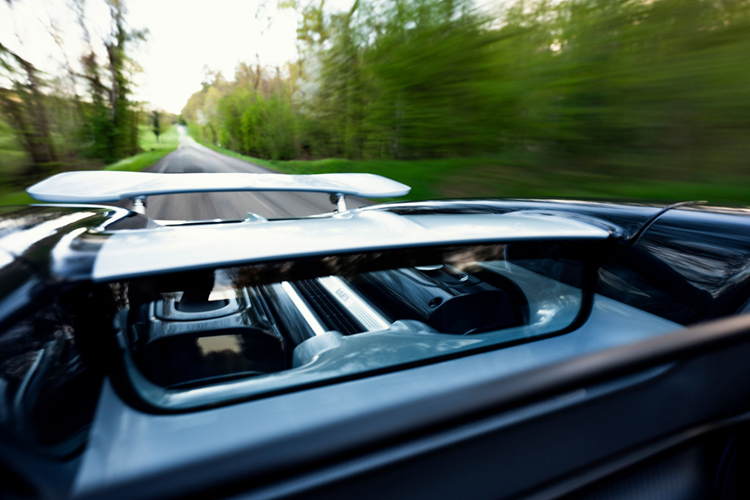 Các bài kiểm tra này giúp xem xét độ an toàn, khí thải, độ bền và khả năng lái. Các cuộc thử nghiệm trên đường của Bugatti Mistral rất kỹ lưỡng, riêng mẫu thử nghiệm thứ 2 đã vượt qua quãng đường ấn tượng 32.000km, thể hiện khả năng thích ứng và độ bền của xe.