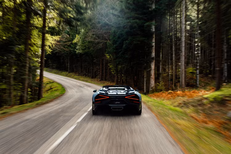 Tuy nhiên, điều này chỉ xảy ra khi các kỹ sư gặp phải thách thức về mặt hậu cần trong việc tìm ra đường thử phù hợp cho phép Mistral đạt tốc độ hơn 420km/h một cách an toàn.