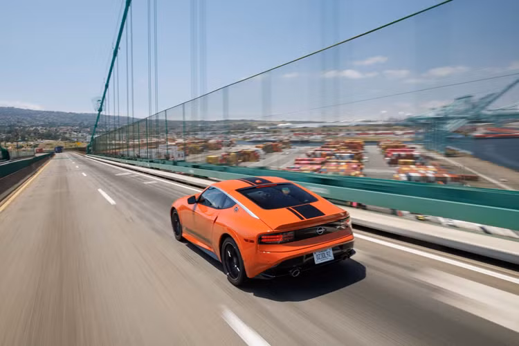 Trong quý đầu tiên, doanh số bán Z ở Mỹ đã tăng 44% lên 671 chiếc và đã thành công “lật đổ” tượng đài cùng phân khúc Toyota Supra.