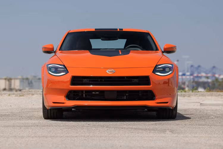 Hiện tại Mỹ mới có phiên bản đặc biệt mang tên Nissan Z Heritage Edition 2024 mới và mẫu xe này được ra mắt vào dịp kỷ niệm 55 năm kể từ khi Datsun 240Z ra mắt.