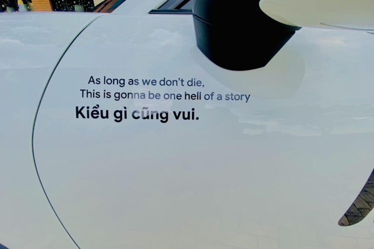 Giá xe Porsche 911 Dakar 2023 chính hãng được công bố là 15,29 tỷ đồng, không bao gồm tùy chọn thêm của khách cũng như lăn bánh. Porsche 911 Dakar có điểm hay chính là việc khoảng sáng gầm cao hơn 50 mm so với xe tiêu chuẩn, ngoài ra, chiếc xe Porsche 911 Dakar còn có thể tăng thêm 30 mm nữa ở chế độ High Level.