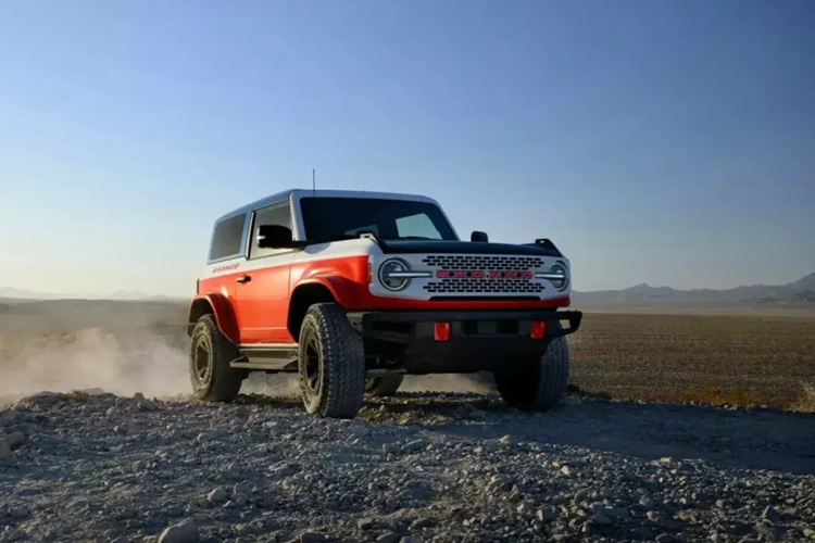 Mẫu xe SUV Ford Bronco Stroppe 2025 được coi là phiên bản kế nhiệm của Stroppe Baja Bronco từ những năm 60 và 70, mẫu xe này sẽ chịu trách nhiệm thay thế Wildtrak và chỉ có cấu hình hai cửa.