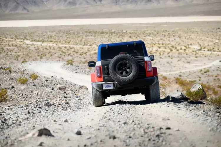 Phiên bản đặc biệt Bronco Stroppe sẽ có mặt vào tháng 1 và giá sẽ được công bố gần ngày ra mắt. Tuy nhiên, giá xe Ford Bronco Stroppe 2025 có thể sẽ không rẻ vì bản Wildtrak có giá khởi điểm là 60.225 đô la (khoảng hơn 1,4 tỷ đồng), chưa gồm phí vận chuyển.