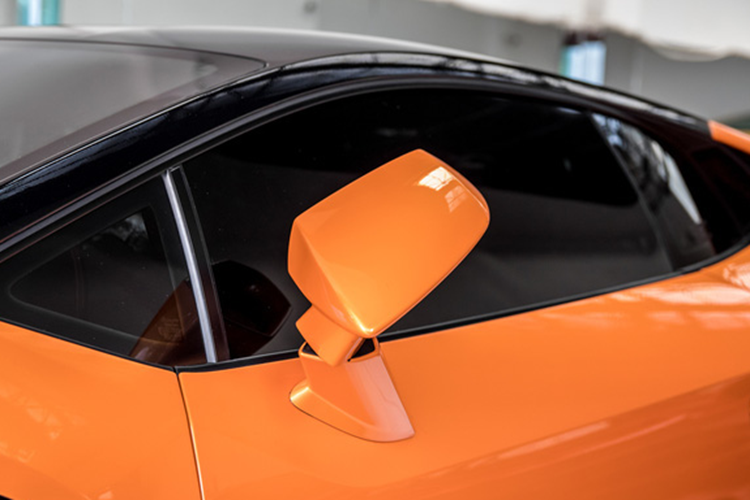 Siêu xe Lamborghini Huracan LP610-4 của dân chơi xe máy miền Tây vẫn sở hữu động cơ V10, dung tích 5.2 lít, sản sinh công suất tối đa 601 mã lực tại vòng tua máy 8.250 vòng/phút và mô-men xoắn cực đại 560 Nm tại vòng tua máy 6.500 vòng/phút.