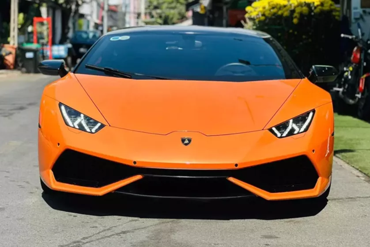 Trải nghiệm các siêu xe Lamborghini đã qua sử dụng luôn được nhiều tay chơi xe Việt ưa chuộng, lý do là giá bán khá mềm so với mua mới, trong số này, Lamborghini Huracan LP610-4 đời cũ được giao dịch nhiều nhất, với giá bán trên 8 tỷ đồng, xe ra biển trắng, nộp tất cả các loại thuế.
