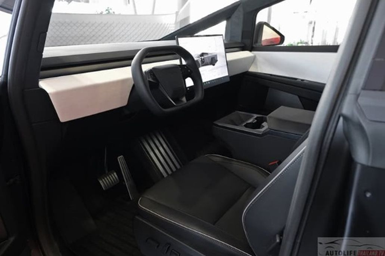 Ông Sigit cho biết thêm, sự hiện diện của Cybertruck tại Indonesia được kỳ vọng sẽ mang đến một luồng gió mới cho những người yêu thích ôtô, đặc biệt là những người quan tâm đến xu hướng xe điện và công nghệ tương lai.