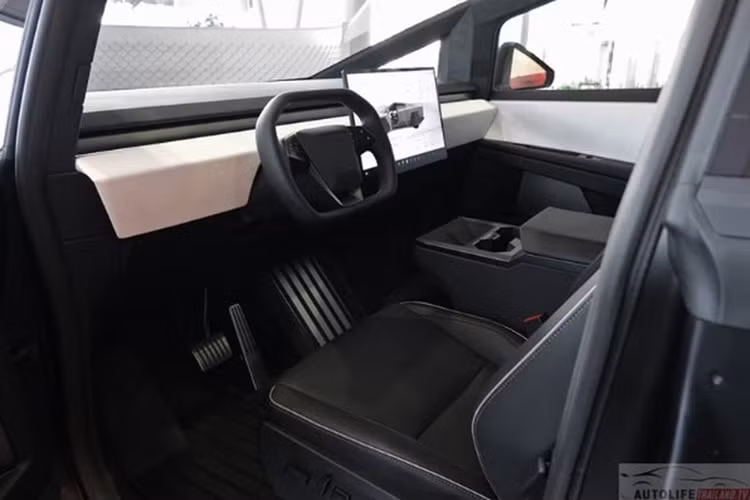 Ông Sigit cho biết thêm, sự hiện diện của Cybertruck tại Indonesia được kỳ vọng sẽ mang đến một luồng gió mới cho những người yêu thích ôtô, đặc biệt là những người quan tâm đến xu hướng xe điện và công nghệ tương lai.