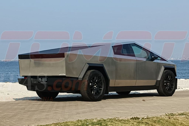 ”Chiếc xe tương lai này, đã trở thành chủ đề bàn tán toàn cầu kể từ khi nó được giới thiệu lần đầu tiên, giờ đây những người yêu thích ôtô có thể xem xe trực tiếp tại phòng trưng bày của chúng tôi”, Sigit Tedi - Giám đốc Kinh doanh của Glamour Auto Boutique chia sẻ.