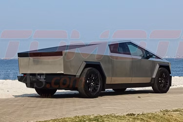 ”Chiếc xe tương lai này, đã trở thành chủ đề bàn tán toàn cầu kể từ khi nó được giới thiệu lần đầu tiên, giờ đây những người yêu thích ôtô có thể xem xe trực tiếp tại phòng trưng bày của chúng tôi”, Sigit Tedi - Giám đốc Kinh doanh của Glamour Auto Boutique chia sẻ.