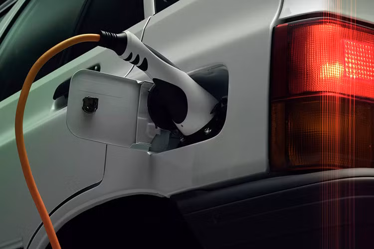 Với kích thước gọn gàng, khả năng vận hành bền bỉ và giá rẻ, Pride CD5 thường được trưng dụng làm xe tập lái cho nhiều thế hệ người Việt trong hơn 20 năm qua.