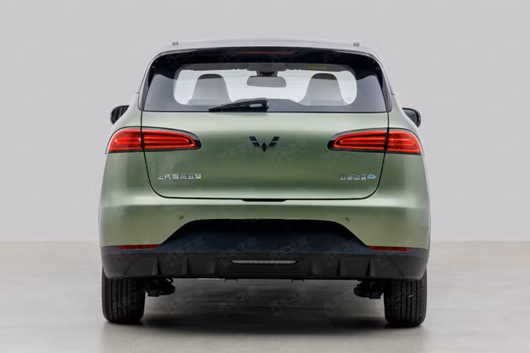 Về ngoại hình, chiếc xe Wuling Bingo Plus áp dụng phong cách thiết kế hoàn toàn mới, có sự khác biệt rõ ràng về kiểu dáng so với Bingo hiện tại.