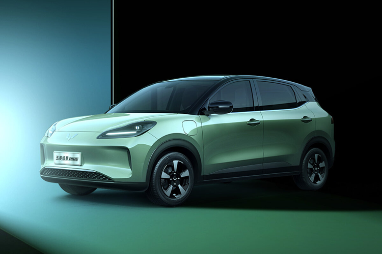 Đồng thời, xe được trang bị bộ pin 50,6KWh, nhưng thời lượng pin hiện tại vẫn chưa được công bố. Dự kiến giá xe Wuling Bingo Plus điện cỡ nhỏ nhiều khả năng bán ra dưới 100.000 nhân dân tệ (14.000 USD - tương đương khoảng 326 triệu đồng).