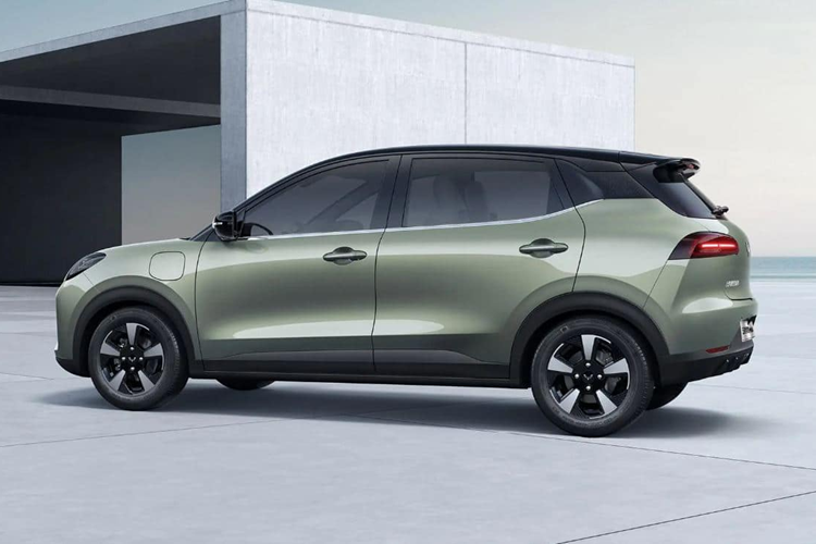 Xét về kích thước thân xe, chiều dài, chiều rộng và chiều cao của chiếc SUV điện cỡ nhỏ Wuling Bingo Plus lần lượt là 4090/1720/1575 mm, chiều dài cơ sở là 2610 mm.