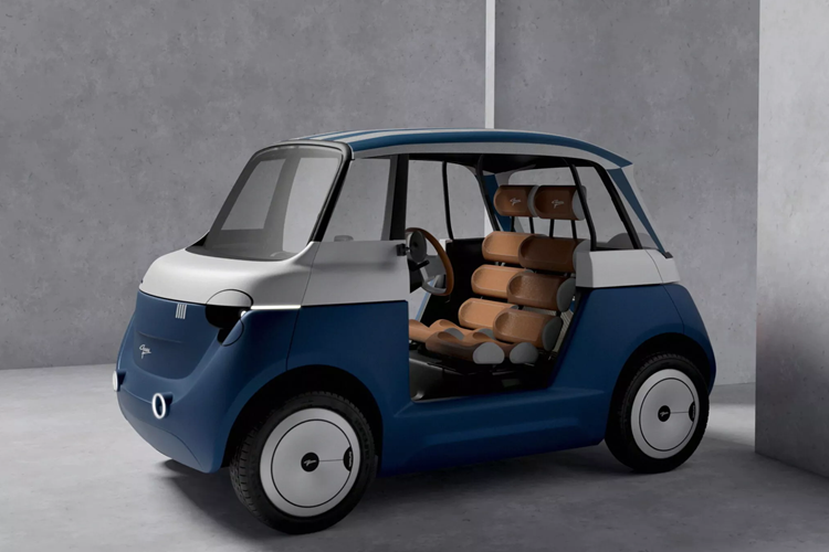 Bản chất của chiếc sẽ được xây dựng thủ công tùy theo sở thích của chủ sở hữu xe. Chiếc Fiat Topolino được chế tạo riêng vẫn được trang bị động cơ điện duy nhất tạo ra công suất 8 mã lực. Bộ pin lithium-ion có công suất 5,5 kWh và cho phép phạm vi hoạt động WLTP là 75 km mỗi lần sạc.