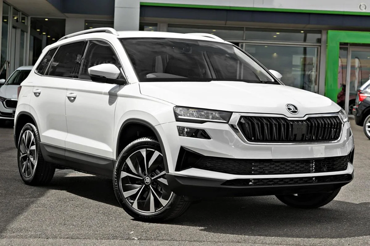 Skoda Karoq và Kodiaq đã chính thức ra mắt thị trường Việt Nam từ tháng 9/2023. Tuy nhiên, từ đó đến nay, hai mẫu xe này vẫn chưa gây được tiếng vang tại Việt Nam vì giá bán kém hấp dẫn, thiết kế khá kén khách cùng thương hiệu còn xa lạ.