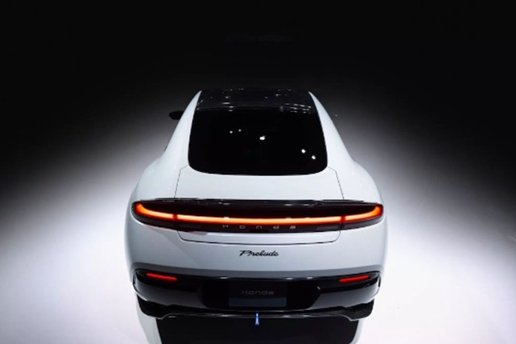 Giá xe Honda Prelude 2025 cũng được dự đoán sẽ dao động ở mức 4,2-4,5 triệu yen (khoảng 693,1 - 746,4 triệu đồng). Ngoài ra, hãng xe Nhật Bản xác nhận, Prelude Hybrid sẽ có cả tay lái nghịch và tay lái thuận. Xe sẽ được bán ra thị trường trong năm 2025.