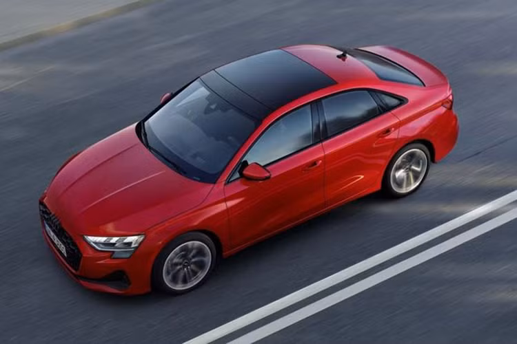 Thứ nhất là hệ thống mild-hybrid bao gồm máy xăng 1.5L kết hợp với mô-tơ điện, cho tổng công suất là 148 mã lực. Thứ hai là động cơ dầu 2.0L, có công suất tương tự phiên bản máy xăng. Audi cho biết trong tương lai A3 sẽ được bổ sung các phiên bản động cơ hybrid, diezel và PHEV khác.