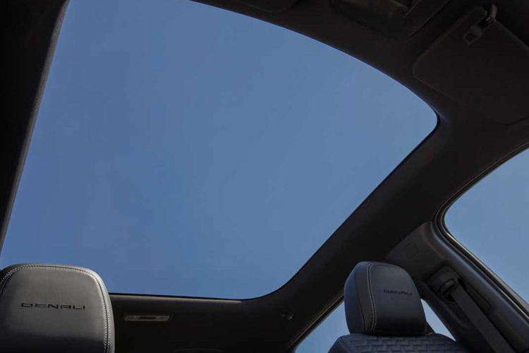 Đây chính là phạm vi hoạt động là ước tính từ số liệu của General Motors so với EPA, tốt hơn đáng kể so với cả F-150 Lightning và Cybertruck, đồng thời phạm vi hoạt động của mẫu xe này cũng đã đánh bại Rivian R1T. GMC lấy việc “tối ưu hóa Nền tảng GM Ultium” làm cơ sở cho sự gia tăng về phạm vi hoạt động của xe.