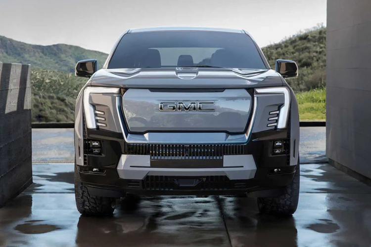 Tuy nhiên thay vì việc mở bán mẫu xe này vào đầu năm 2024, kế hoạch đã thay đổi và đẩy lùi thời điểm mở bán tới mùa hè năm nay. Hiện tại, thương hiệu công bố giá xe GMC Sierra Denali EV ở mức 99.495 USD (tương đương khoảng 2,5 tỷ đồng).