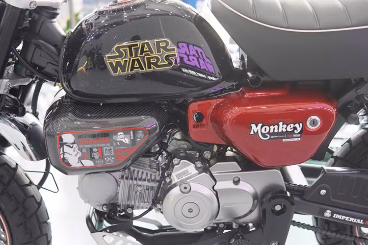Cung cấp sức mạnh cho Honda Monkey Star Wars là động cơ xi-lanh đơn dung tích 124cc, SOHC, làm mát bằng không khí và có trang bị phun xăng điện tử. Động cơ này đi kèm hộp số 5 cấp; sản sinh công suất 9,2 mã lực, mô-men xoắn 11 Nm.