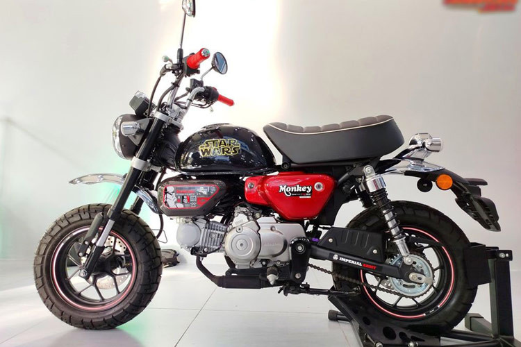 Tiếp nối thành công của các mẫu xe độc đáo trước đây như Cub Disney, Monkey Carnival, Dax Tamiya, mẫu xe máy Honda Monkey Star Wars edition hứa hẹn sẽ tạo nên cơn sốt mới cho những người yêu thích xe máy và cả fan của bộ phim huyền thoại Star Wars. 
