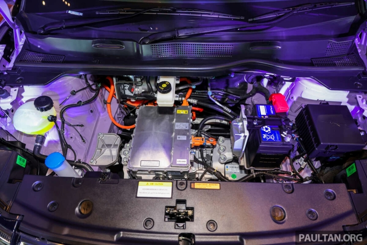 Cũng theo hé lộ của Dongfeng trong hội nghị khách hàng ở Việt Nam, Box sẽ được trang bị các tính năng an toàn chủ động ADAS. Các tính năng này có thể bao gồm hệ thống kiểm soát hành trình thích ứng, phanh khẩn cấp tự động, hỗ trợ đưa xe vào giữa làn đường, nhận biết biển báo giao thông và hỗ trợ đỗ xe.