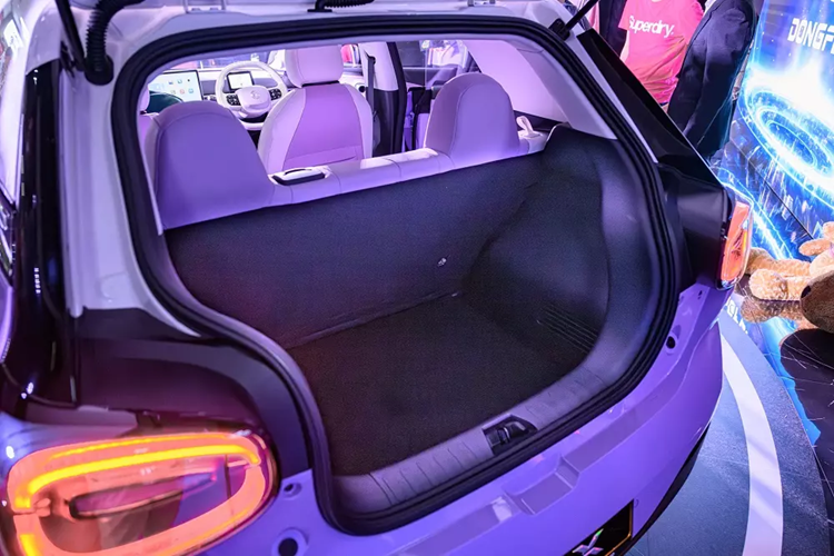 Mô-tơ điện sẽ kết hợp với 2 loại pin với dung lượng 31,4 kWh và 42,3 kWh. Hai loại pin này mang đến quãng đường di chuyển tương ứng 330 km và 430 km sau một lần sạc đầy pin theo chu trình thử nghiệm CLTC tại Trung Quốc.