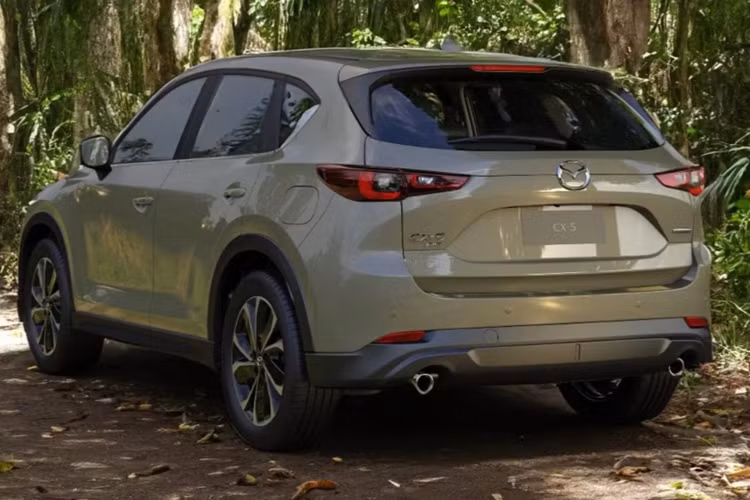 Mặt khác khi các hãng xe đua nhau làm xe điện hay xe hybrid để tiết kiệm nhiên liệu và thân thiện với môi trường thì CX-5 vẫn chỉ được trang bị động cơ đốt trong. Nếu hãng xe Nhật không kịp thời đổi mới, Mazda CX-5 sẽ khó lấy lại hào quang khi mỗi ngày lại có thêm hàng loạt mẫu xe mới ra đời hay nâng cấp.