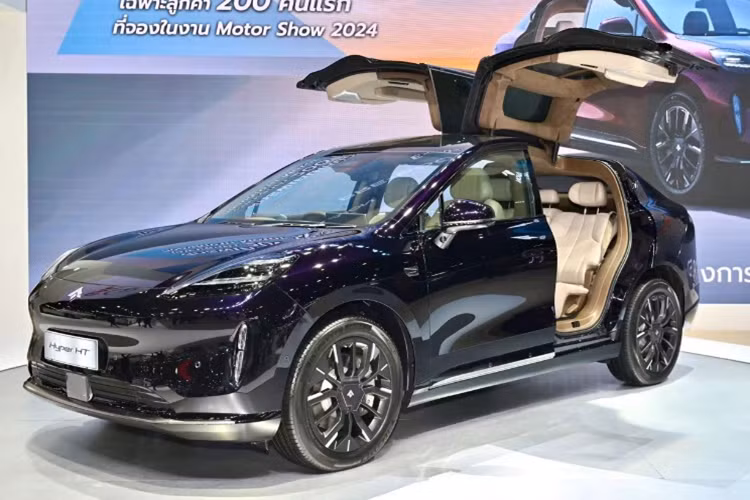 Hyper HT sở hữu ngoại hình có nhiều nét tương đồng với mẫu Tesla Model X. Điểm nổi bật nhất trong thiết kế của Hyper HT là cửa sau thiết kế đóng/mở kiểu cánh chim (gull-wing) hoàn toàn tự động.