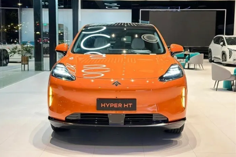 Tại thị trường Trung Quốc, Hyper HT có hai tùy chọn động cơ. Bản tiêu chuẩn được trang bị mô tơ điện có công suất 245 mã lực, mô-men xoắn 355 Nm. Trong khi đó, bản cao hơn vẫn sẽ được trang bị mô tơ điện nhưng cho công suất lớn hơn khoảng 340 mã lực, mô-men xoắn 430 Nm.