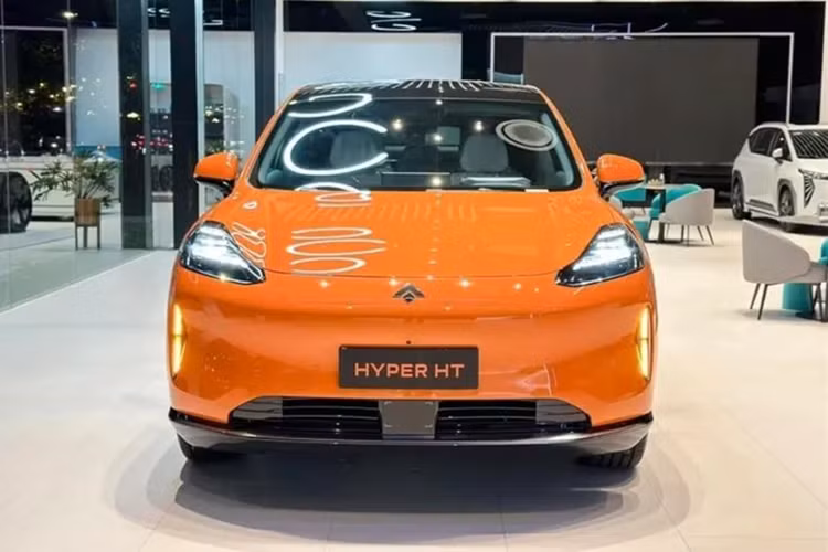 Tại thị trường Trung Quốc, Hyper HT có hai tùy chọn động cơ. Bản tiêu chuẩn được trang bị mô tơ điện có công suất 245 mã lực, mô-men xoắn 355 Nm. Trong khi đó, bản cao hơn vẫn sẽ được trang bị mô tơ điện nhưng cho công suất lớn hơn khoảng 340 mã lực, mô-men xoắn 430 Nm.