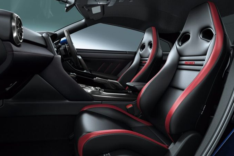 Một báo cáo gần đây của ấn phẩm Mag X của Nhật Bản cho thấy Nissan GT-R 2025 sẽ được sản xuất giới hạn ở 1.500 chiếc, trong đó bao gồm 300 chiếc thuộc bản NISMO. Tuy nhiên, điều này vẫn chưa được Nissan chính thức xác nhận.