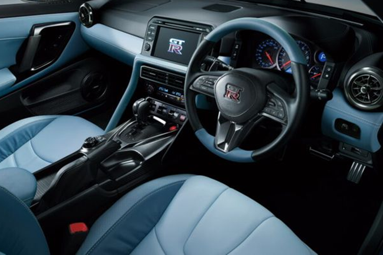 Tại Nhật Bản, mức giá xe Nissan GT-R 2025 bán ra dao động từ 97.703 - 207.088 USD (2,3-5,05 tỷ VNĐ). Hãng cho biết xe sẽ bắt đầu có mặt tại thị trường từ tháng 6 tới đây.