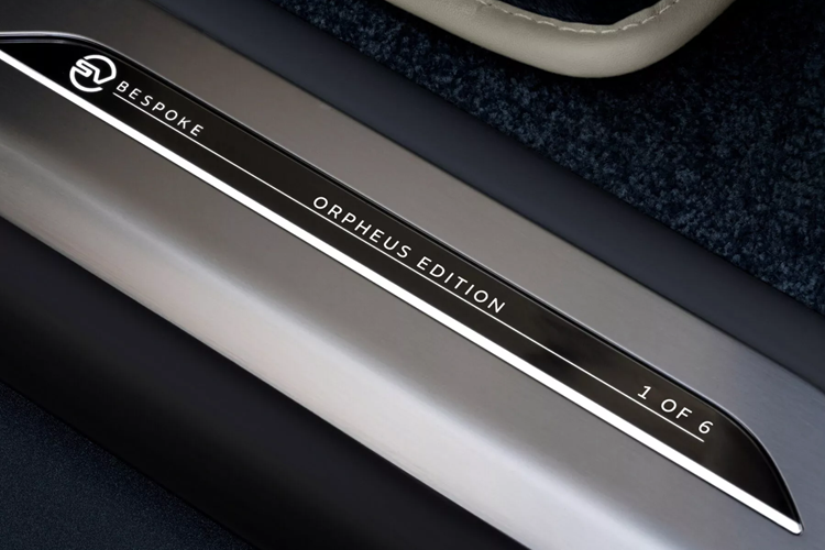 Thương hiệu hiện chưa tiết lộ mức giá xe Range Rover SV Orpheus Edition bán ra từ 520.561 Đô Úc (339.000 USD - khoảng hơn 8 tỷ đồng) chưa bao gồm các chi phí lăn bánh, khiến đây trở thành mẫu xe đắt nhất trong dòng sản phẩm tại Úc.