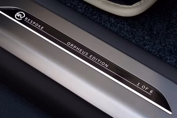 Thương hiệu hiện chưa tiết lộ mức giá xe Range Rover SV Orpheus Edition bán ra từ 520.561 Đô Úc (339.000 USD - khoảng hơn 8 tỷ đồng) chưa bao gồm các chi phí lăn bánh, khiến đây trở thành mẫu xe đắt nhất trong dòng sản phẩm tại Úc.