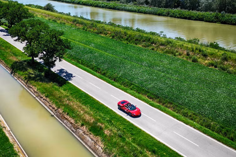 Hôm thứ Tư, đoàn xe đã cùng nhau đi trên hành trình về phía tây đến thành phố quốc tế Vicenza và tiếp tục đến Bassano de Grappa sau đó đến Aeroporto di Istrana và Căn cứ Không quân Quân sự số 51, sau đó, một lần nữa quay trở lại Venice trước bữa tối theo chủ đề đỏ và đen tại Arsenale Di Venezia.